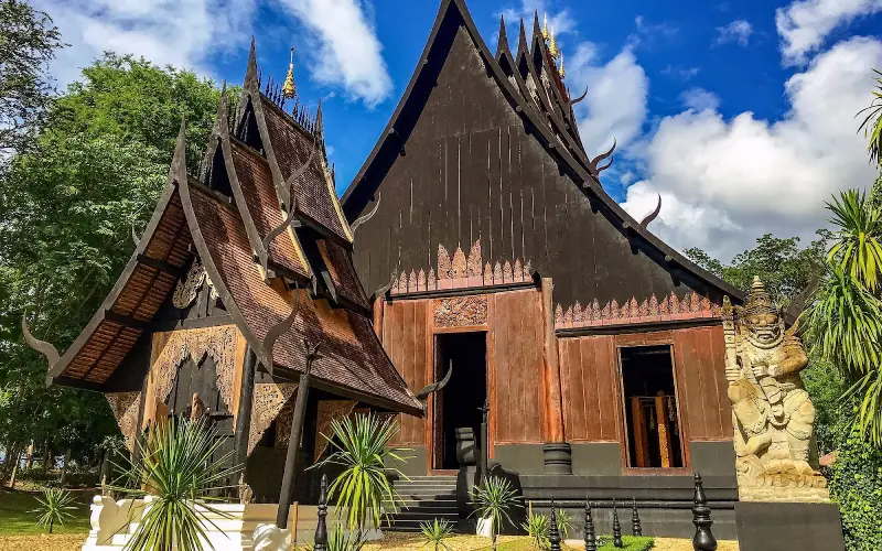 Museu Baan Dam fica a poucos minutos do Wat Huay Pla Kang