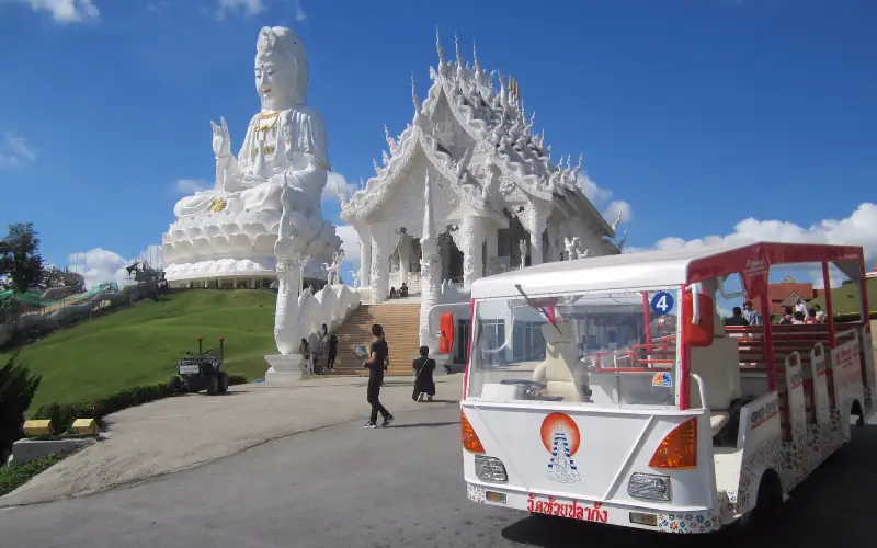 Mundo Asia Tours recomenda shuttle grátis ideal para idosos