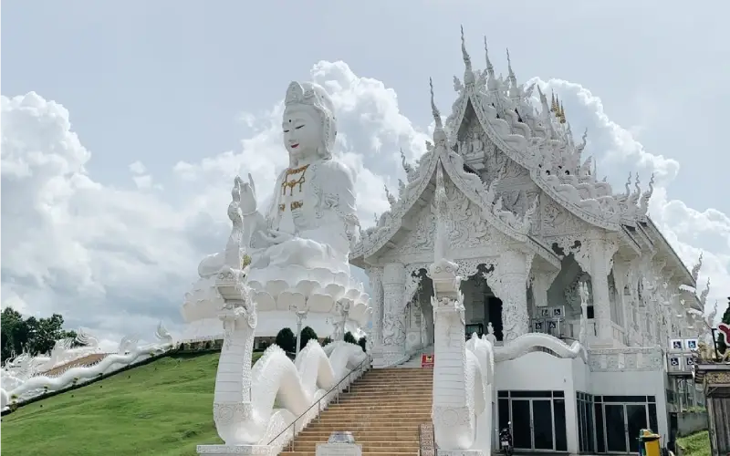 Wat Huay Pla Kang une China e Lanna com harmonia