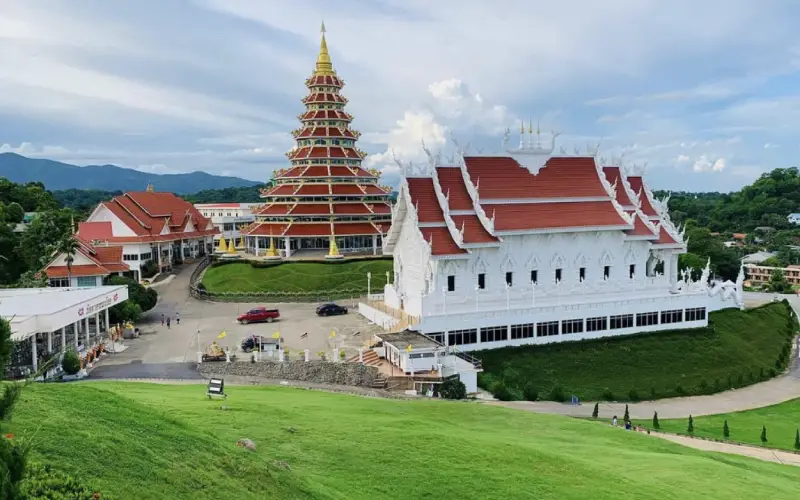 Pagode se destaca com forma única e piramidal