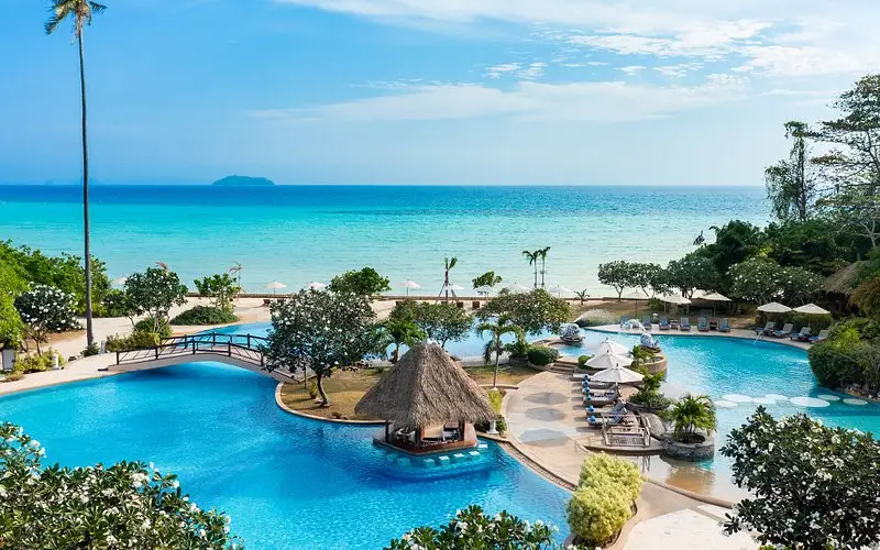 Resorts 4 e 5 estrelas garantem férias com muito conforto