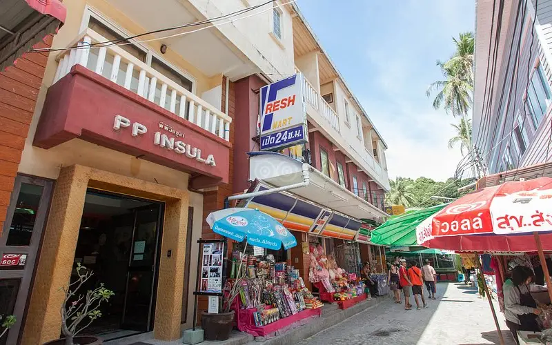 Hospedar-se em Tonsai é ideal para curtir comércios locais