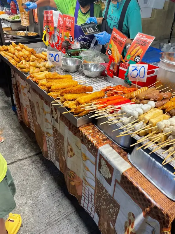 Comida de rua tailandesa conquista paladares