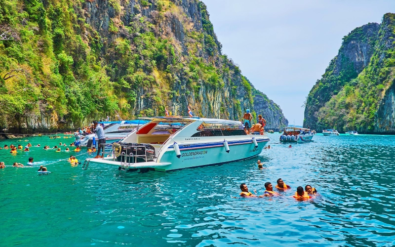 Baía de Pileh encanta com paz e natureza viva