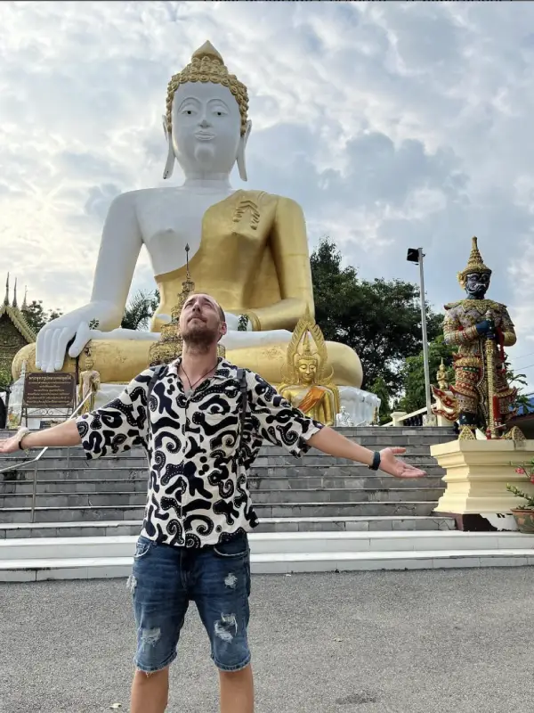 Sentir a energia sagrada nesta clareira serena