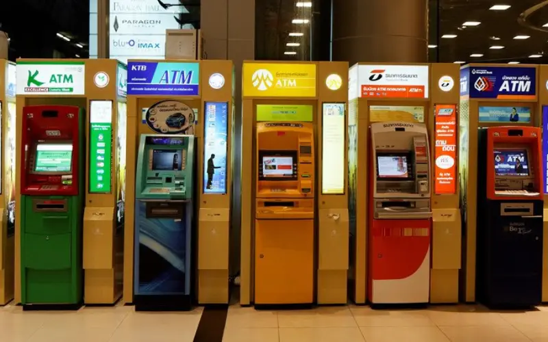 Caixas eletrônicos estão em shoppings bancos e lojas 24h