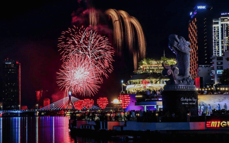 Songkran em abril e Ano Novo solar são celebrados com entusiasmo