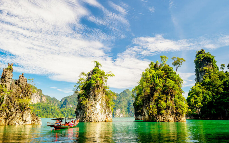 Khao Sok oferece paz entre florestas e lagos esmeralda