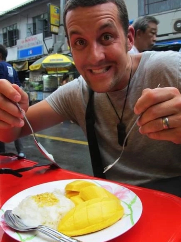 Mango sticky rice: sabor marcante e charme típico das ruas