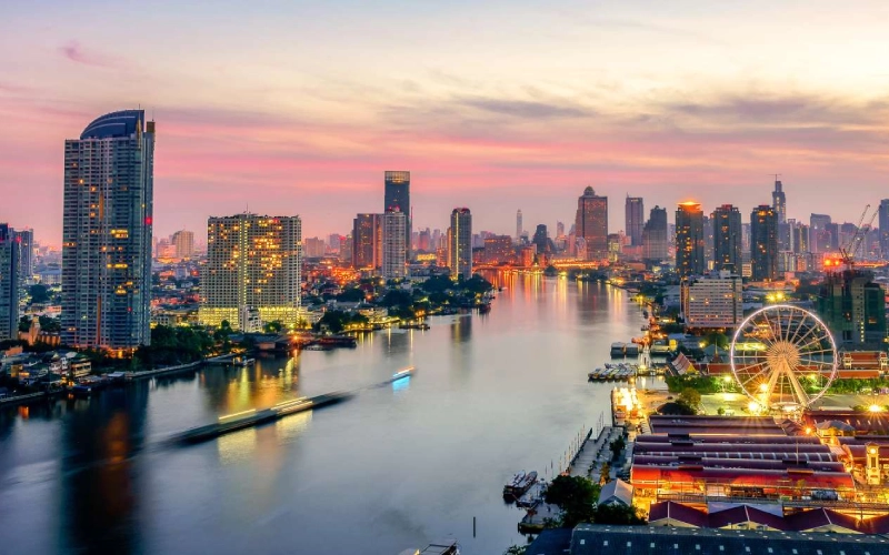 À beira do rio Chao Phraya