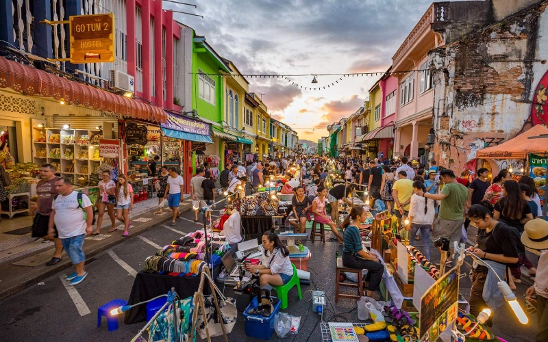 Os visitantes podem explorar o vibrante centro histórico