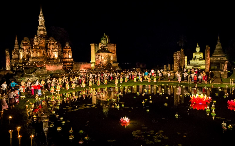 Ayutthaya recebe o belo festival Loy Krathong