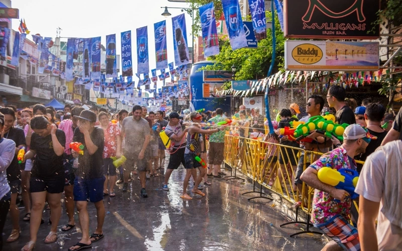 Celebre Songkran com diversão na Khao San Road