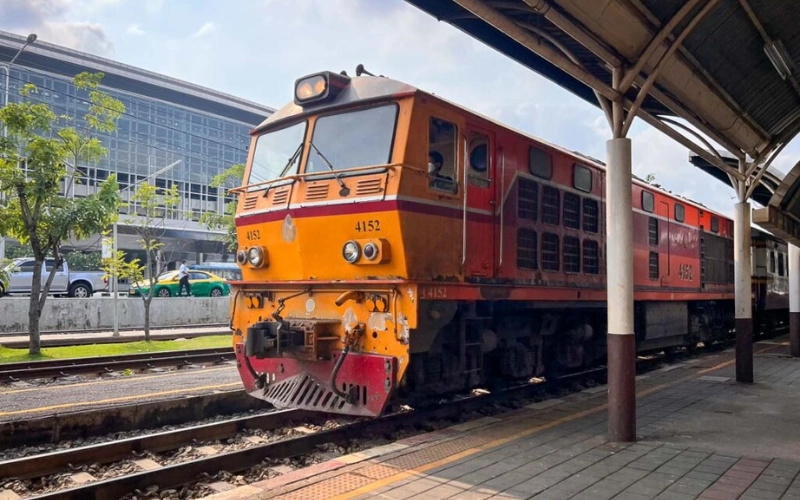 Chegue fácil a Ayutthaya de trem partindo Bangkok