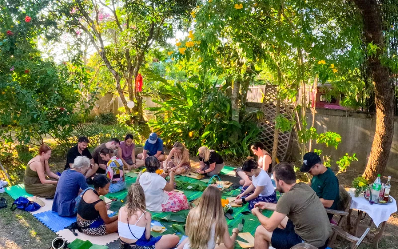 Crie seu krathong com materiais naturais na oficina