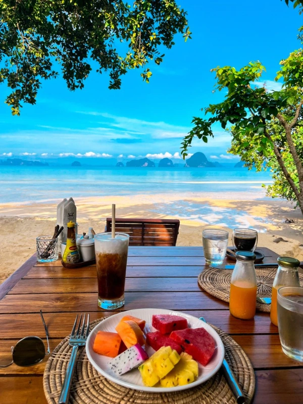 Em Krabi prove refeições deliciosas com vista do mar