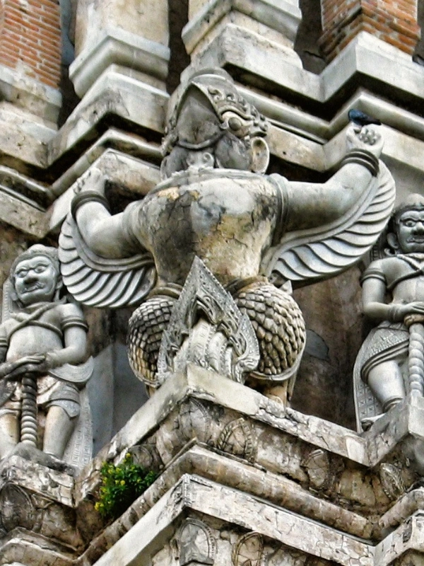 Entalhes mostram fusão cultural e religiosa