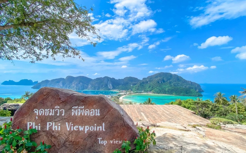 Ilhas como Phi Phi encantam com natureza e clima