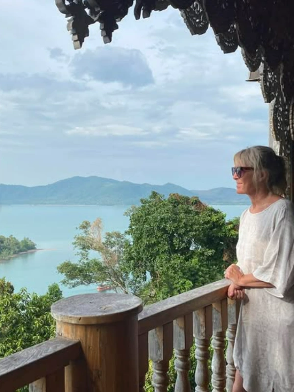 Laem Haad Beach tem mar sereno e vistas calmas