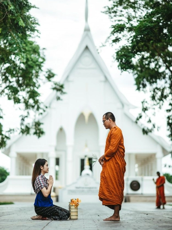 Monges orientam vida espiritual e rituais diários
