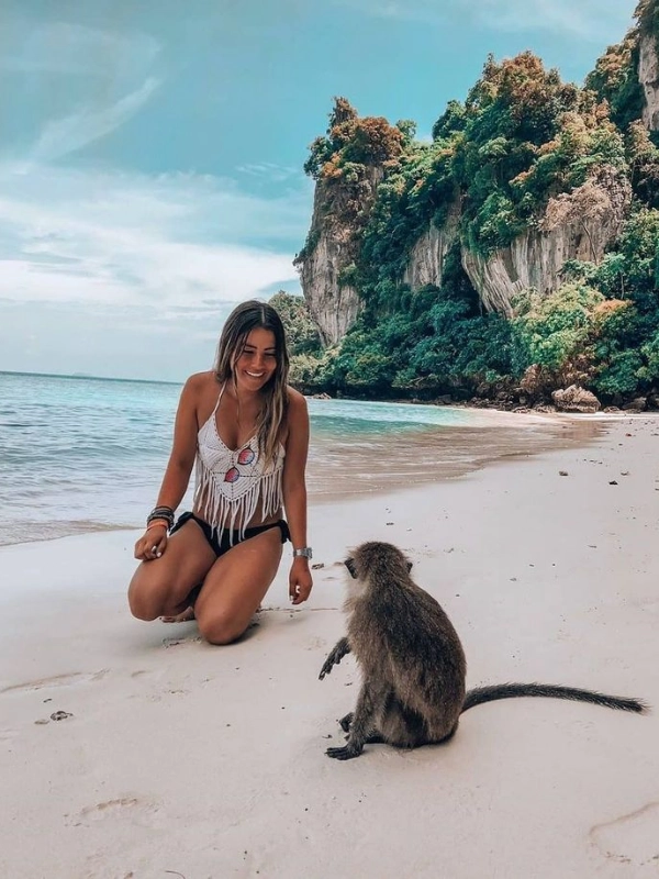 Monkey Beach combina macacos e mar azul-turquesa
