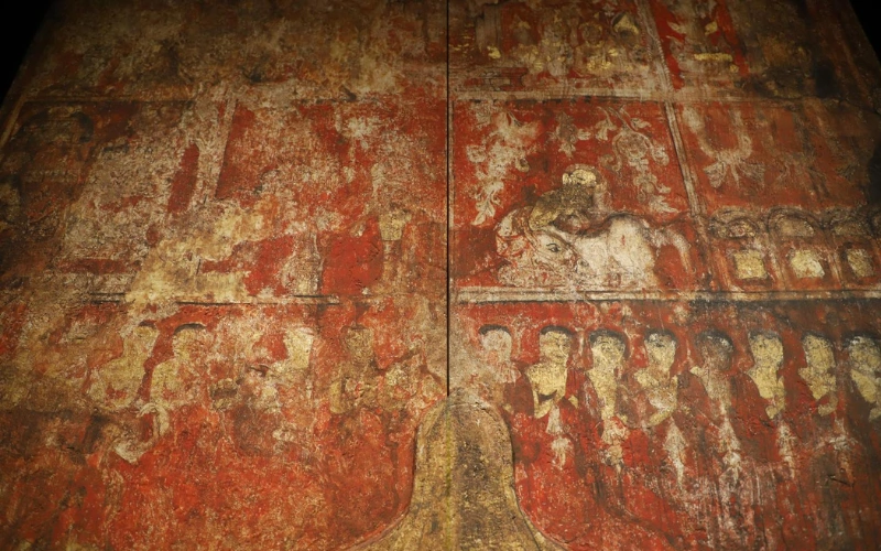 Pinturas de Buda na cripta