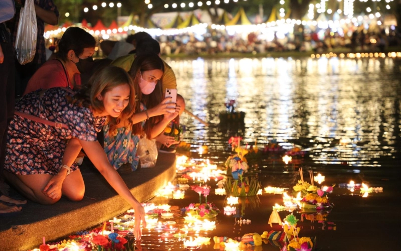 Registre fotos únicas no mágico Loy Krathong