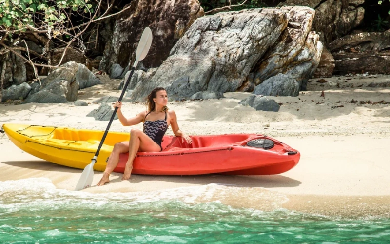 Remadores apreciam a calma do Mar de Andamão