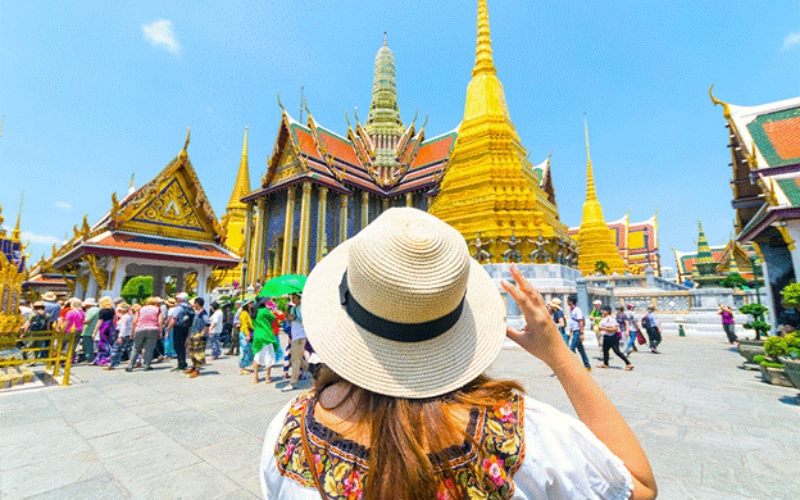 Ruas seguras, sorrisos calorosos — Bangkok para mulheres que viajam sozinhas