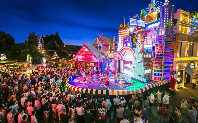 Sinta a magia no show noturno Phuket FantaSea