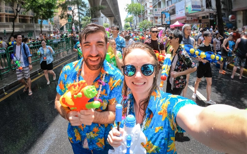Songkran ocorre no calor intenso do ano novo