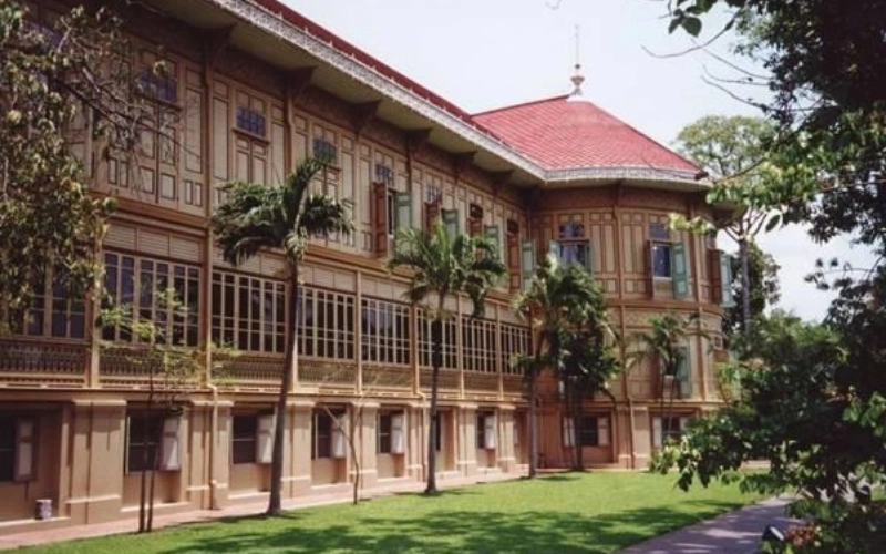 Vimanmek: salões reais de teca e elegância histórica