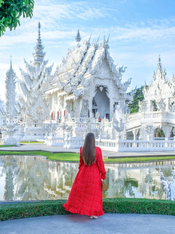 Vista-se com modéstia ao visitar templos na Tailândia