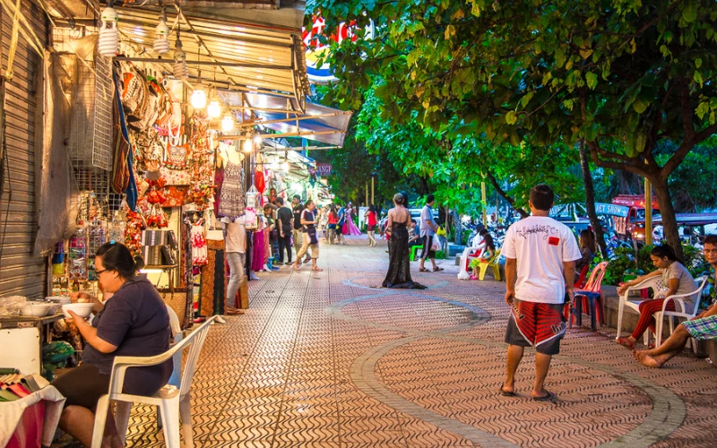 Ao Nang fica perto de Krabi e tem charme vibrante