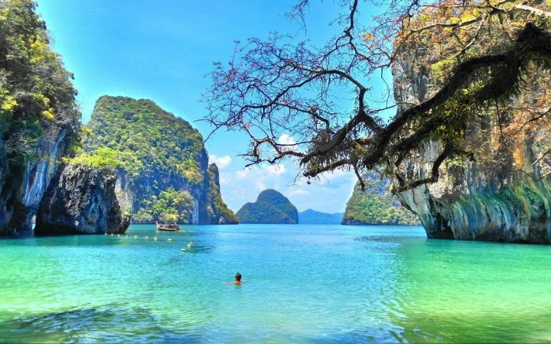 É possível nadar em águas claras e lagoas de Hong
