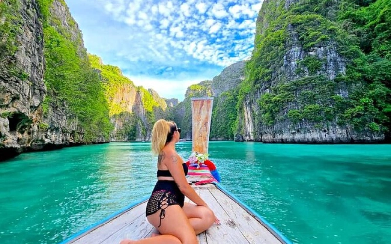 Em Phi Phi anda-se de barco ou a pé