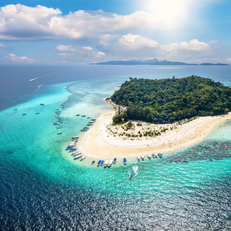 Ilha Bamboo é refúgio isolado em Phi Phi