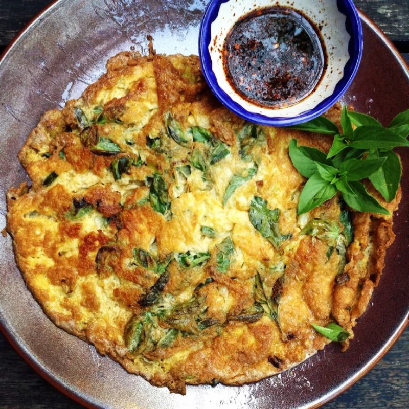 Khai Jeaw Poo é omelete tailandesa de caranguejo