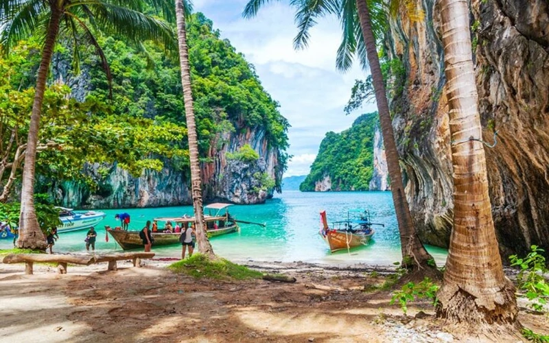 Koh Pak Bia encanta com praias e penhascos