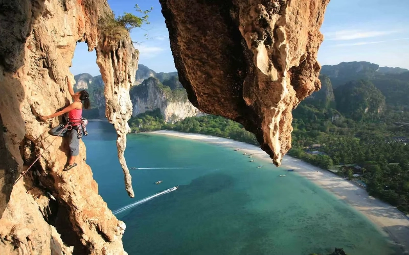 Krabi oferece muitas atividades incluindo escalada em rocha
