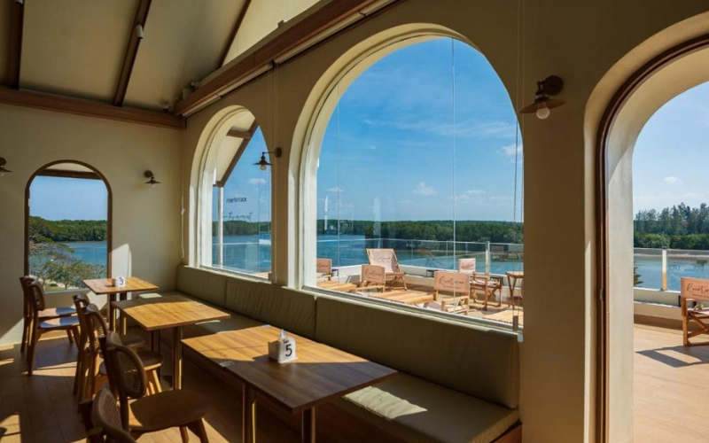 Krabi River Hotel oferece conforto à beira rio