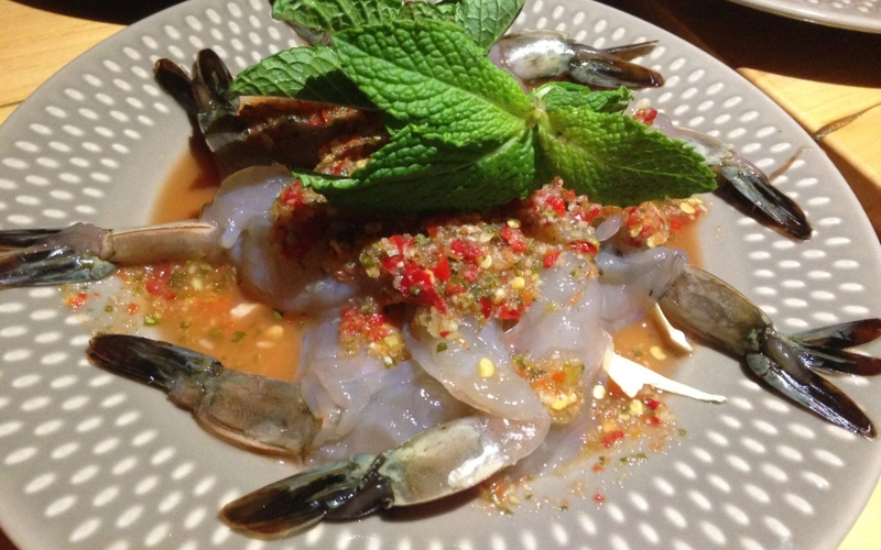 Prove camarão cru com molho apimentado