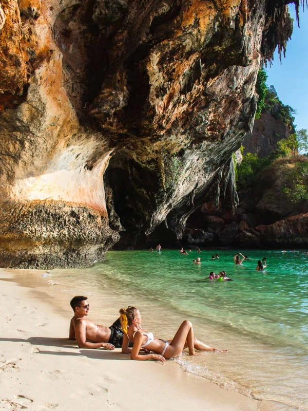 Railay revela sua beleza quando se relaxa ao sol