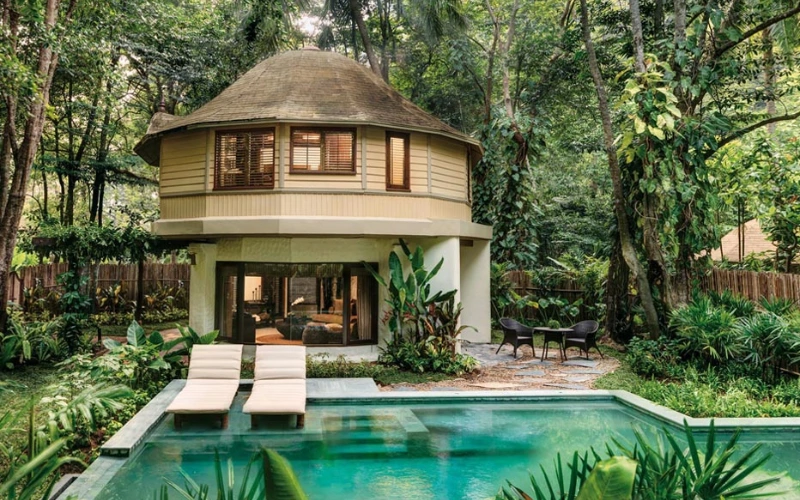 Rayavadee oferece estadia luxuosa na natureza