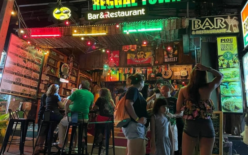 Reggae Town vibra com música e bons drinks