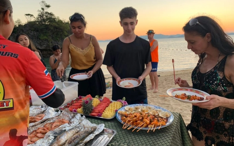 Saboreie churrasco com vista do pôr do sol