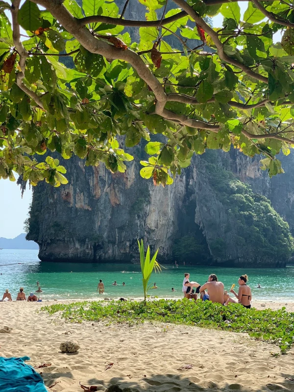 Visite Ilha Hong com beleza calma e preservada