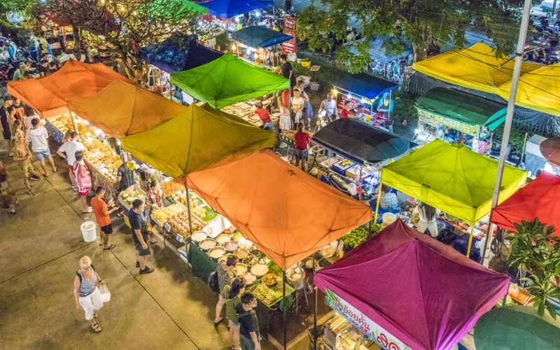 Walking Street e Chillva são mercados noturnos