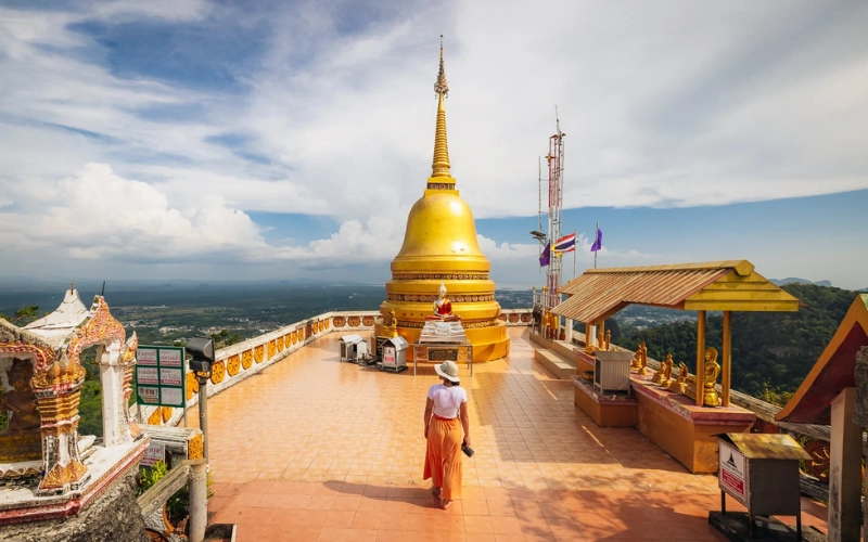 Wat Tham Suea une fé, natureza e vista de 360°