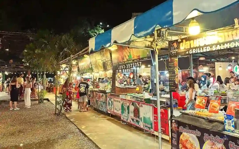 Explore o Night Market e saboreie comidas locais